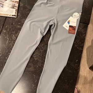 NEW with tag Womens Vuori Rib Studio Legging light cloud size M VW428